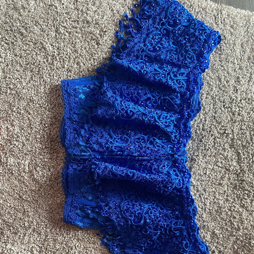 PROM DRESSES - Picture 2 of 15